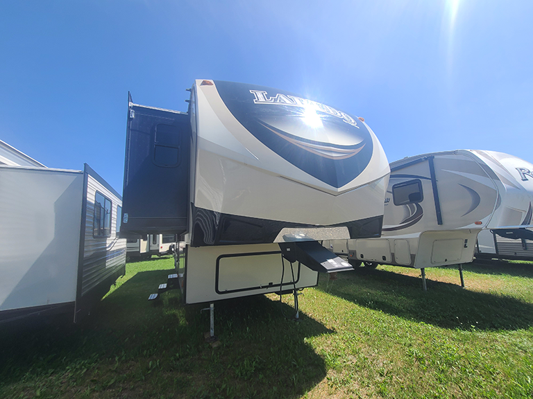 2018 LAREDO 340FL